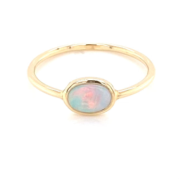 Ring med ægte solid crystal opal fra Australien indfattet i 14 kt. guld. Kommer med certifikat. 