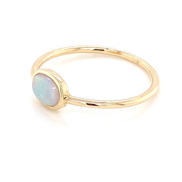 Ring med ægte solid crystal opal fra Australien indfattet i 14 kt. guld. Kommer med certifikat. 