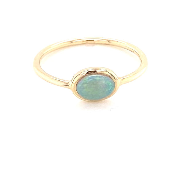 Ring med ægte solid crystal opal fra Australien indfattet i 14 kt. guld. Kommer med certifikat .