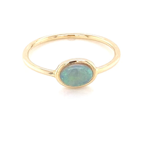 Ring med ægte solid crystal opal fra Australien indfattet i 14 kt. guld. Kommer med certifikat .