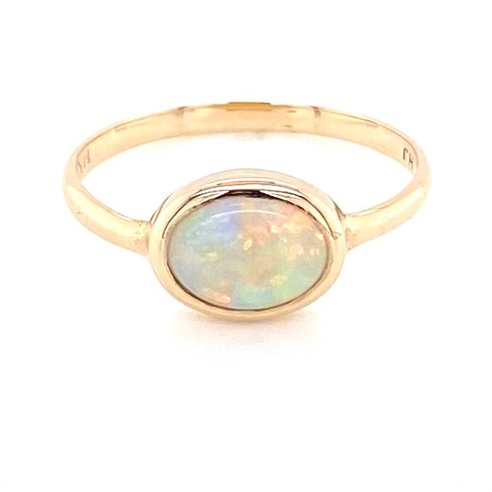 Ægte solid crystal opal fra Australien indfattet i 14 kt. guld. Kommer med oprindelses certifikat.