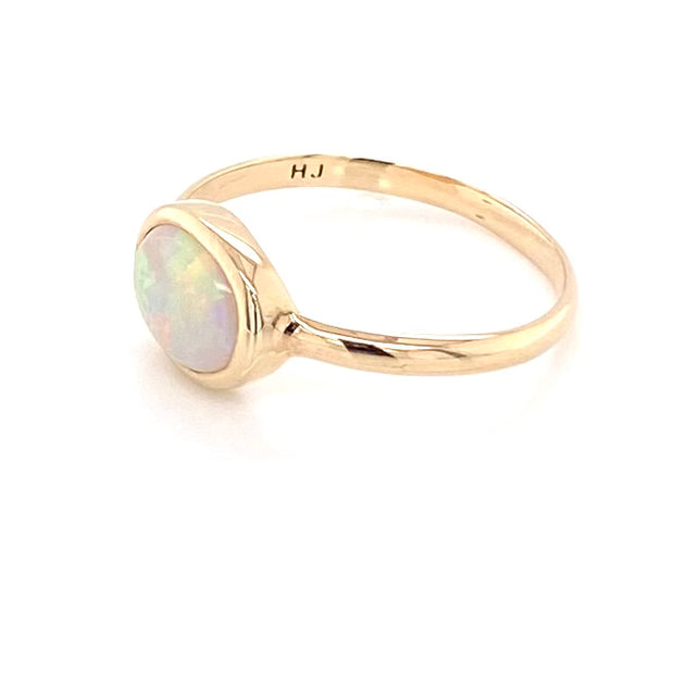 Ægte solid crystal opal fra Australien indfattet i 14 kt. guld. Kommer med oprindelses certifikat.