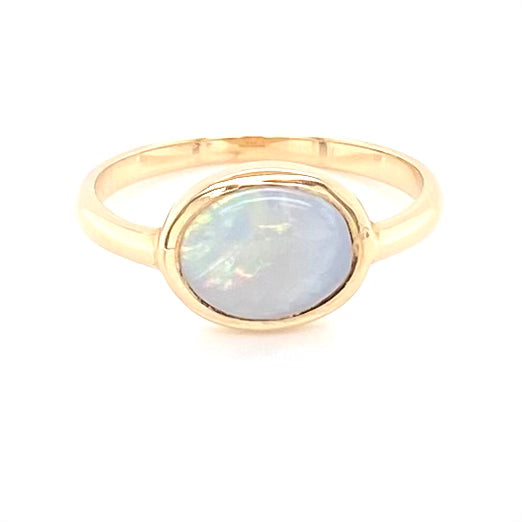 Ring med ægte solid crystal opal fra Australien indfattet i 14 kt. guld. Kommer med certifikat.