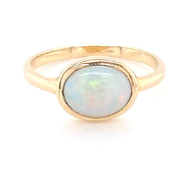 Ring med ægte solid crystal opal fra Australien indfattet i 14 kt. guld. Kommer med certifikat.