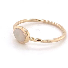 Ægte solid crystal opal fra Australien indfattet i 14 karat guld.