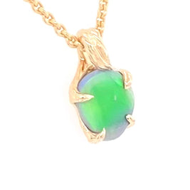 Vedhæng med en ægte solid opal fra vores mine i Lightning Ridge, Australien indfattet i 14 karat guld. Opalen er 0,90 ct, og bodytone er N4.