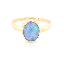 Ring med solid crystal opal fra Australien indfattet i 14 kt. guld. Kommer med certifikat.