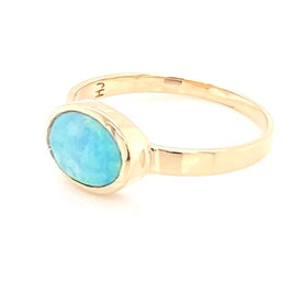 Ring med solid crystal opal fra Australien indfattet i 14 kt. guld. Kommer med certifikat.