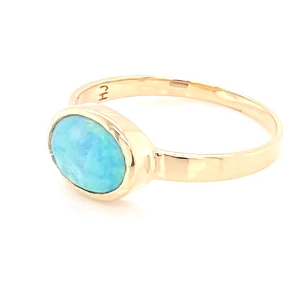 Ring med solid crystal opal fra Australien indfattet i 14 kt. guld. Kommer med certifikat.