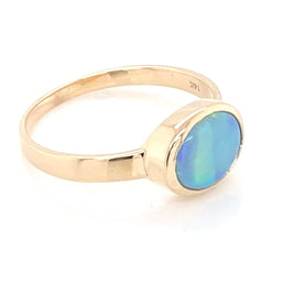 Ring med solid crystal opal fra Australien indfattet i 14 kt. guld. Kommer med certifikat. 