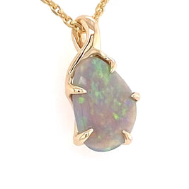 Vedhæng med en ægte solid opal fra vores mine i Lightning Ridge, Australien indfattet i 14 karat guld. Opalen er 1,46 ct, og bodytone er N6.