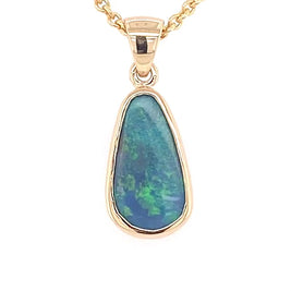 Vedhæng med en ægte solid opal fra vores mine i Lightning Ridge, Australien indfattet i 14 karat guld. Opalen er 1,70 ct, og bodytone er N3.