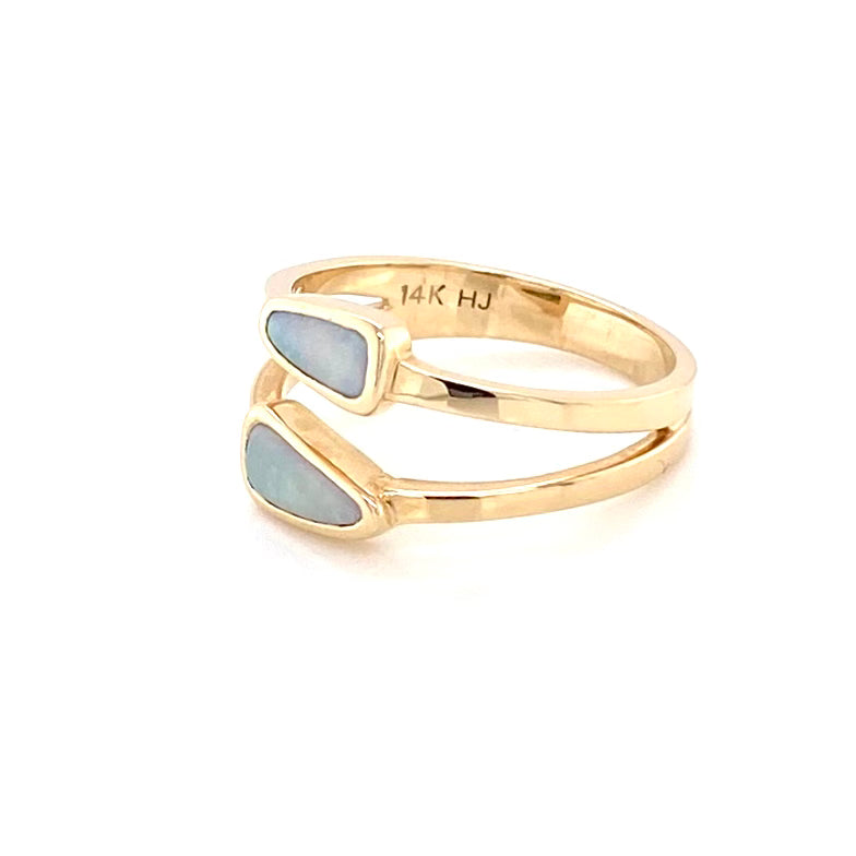 Ring med ægte solide boulder opaler fra Australien indfattet i 14 karat guld. Ringen kommer med  certifikat.