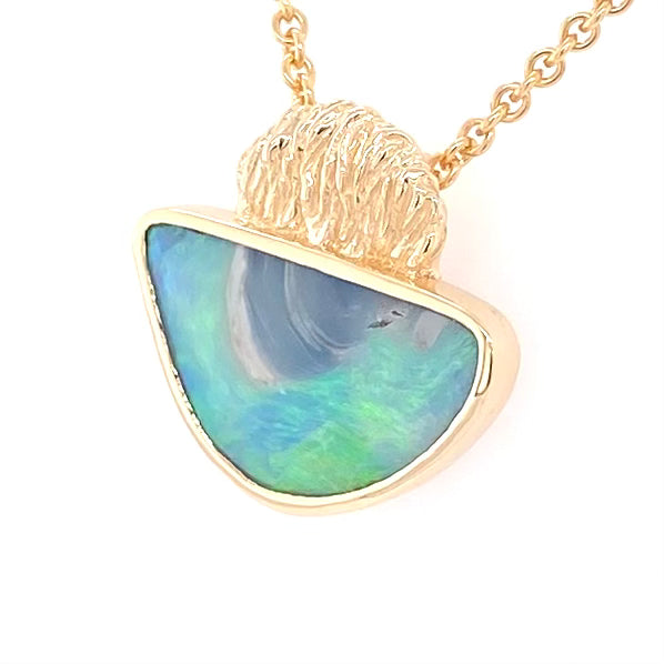 Vedhæng med en ægte solid opal fra vores mine i Lightning Ridge, Australien indfattet i 14 karat guld. Opalen er 4,52 ct, og bodytone er mixed.