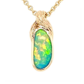 Vedhæng med en ægte solid krystal opal fra Australien indfattet i 14 karat guld. Opalen er 0,88 ct.