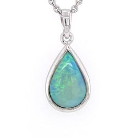 Vedhæng med en ægte solid krystal opal fra Australien indfattet i rhodineret sterling sølv.