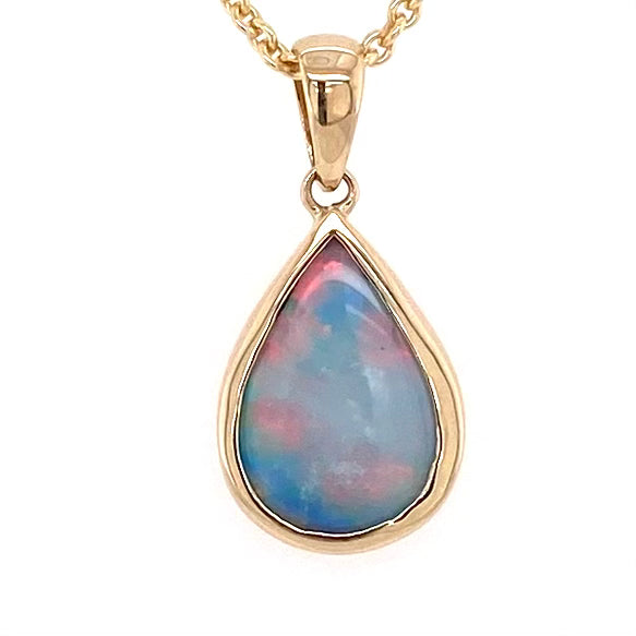 Vedhæng med en ægte solid krystal opal fra Australien indfattet i 14 karat guld.