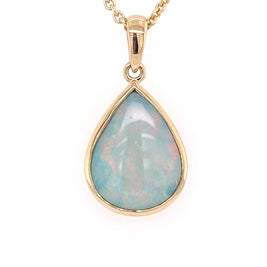 Vedhæng med en ægte solid krystal opal fra Australien indfattet i 14 karat guld.
