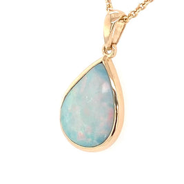 Vedhæng med en ægte solid krystal opal fra Australien indfattet i 14 karat guld.