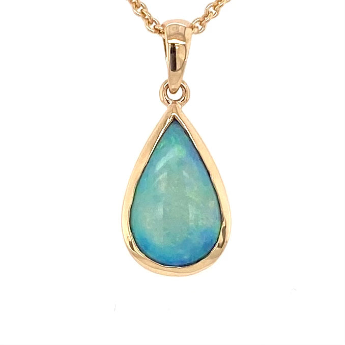 Vedhæng med en ægte solid krystal opal fra Australien indfattet i 14 karat guld.