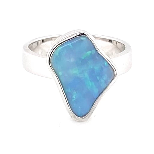 Ægte solid crystal opal fra Australien indfattet i sterling sølv.