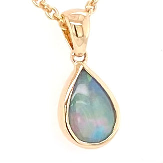 Vedhæng med en ægte solid krystal opal fra Australien indfattet i 14 karat guld.