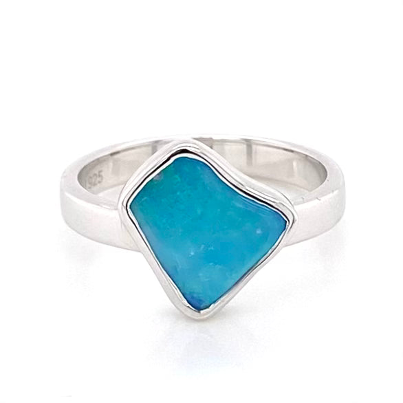 Ægte solid crystal opal fra Australien indfattet i sterling sølv.