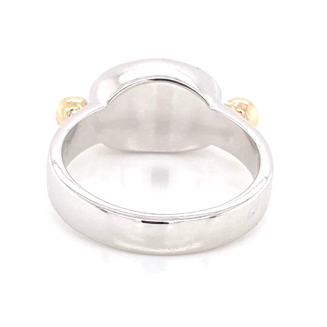 Ægte solid crystal opal fra Australien indfattet i sterling sølv med 14 karat guld detaljer.