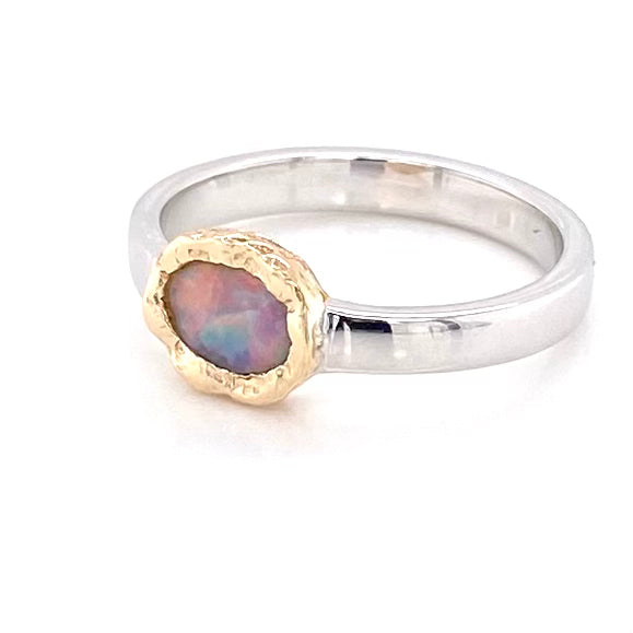Ægte solid crystal opal fra Australien indfattet i 14 karat guld og sterling sølv.