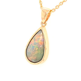 Vedhæng med en ægte solid krystal opal fra Australien indfattet i 14 karat guld. Opalen vejer 1,28 ct.