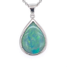 Vedhæng med en ægte solid krystal opal fra Australien indfattet i sterling sølv. Opalen vejer 3,32 ct.
