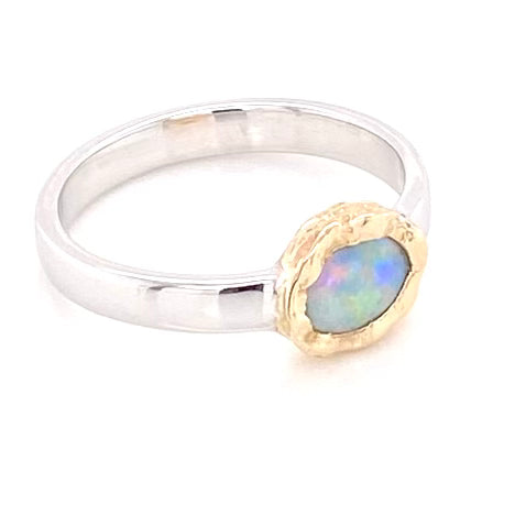 Ægte solid crystal opal fra Australien indfattet i 14 karat guld og sterling sølv.