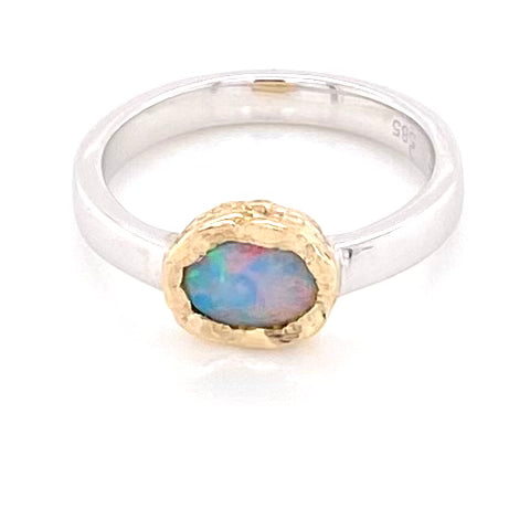 Ægte solid crystal opal fra Australien indfattet i 14 karat guld og sterling sølv.
