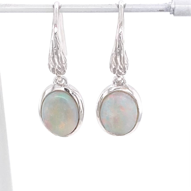 Ørehængere med ægte solide crystal opaler fra Australien, indfattet i sterling sølv.