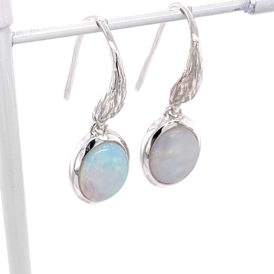 Ørehængere med ægte solide crystal opaler fra Australien, indfattet i sterling sølv.