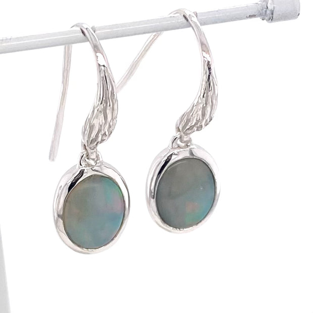 Ørehængere med ægte solide crystal opaler fra Australien, indfattet i sterling sølv.