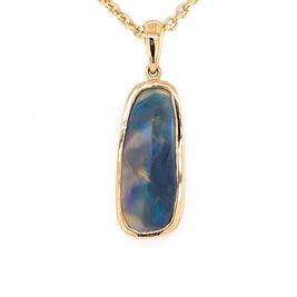Ægte solid krystal opal fra vores egen mine i Lightning Ridge, Australien indfattet i 14 karat guld.
