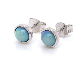 Opal ørestikkerne har ægte solide Australske krystal opaler indfattet i blankt sterling sølv.