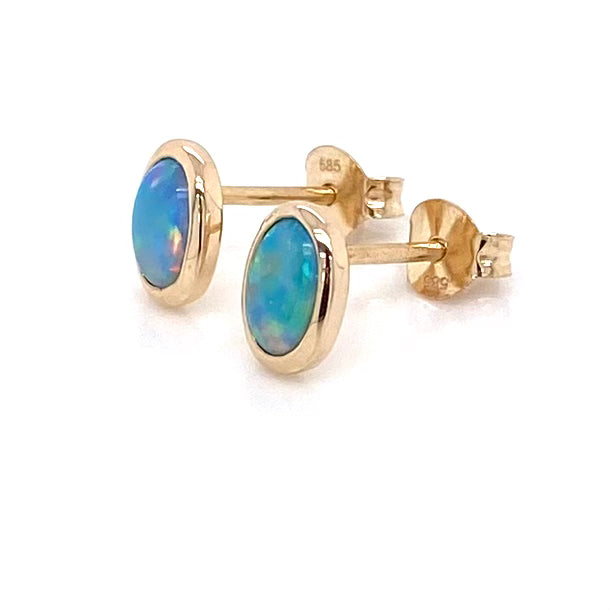 Ørestikker med ægte solide crystal opaler fra Australien indfattet i 14 karat guld.