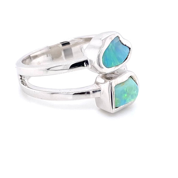 Dobbelt ring med ægte solide crystal opaler fra Australien. Ringen er i blankt sterling sølv.