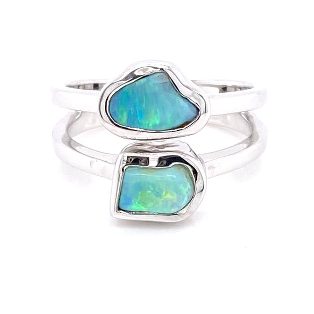 Dobbelt ring med ægte solide crystal opaler fra Australien. Ringen er i blankt sterling sølv.