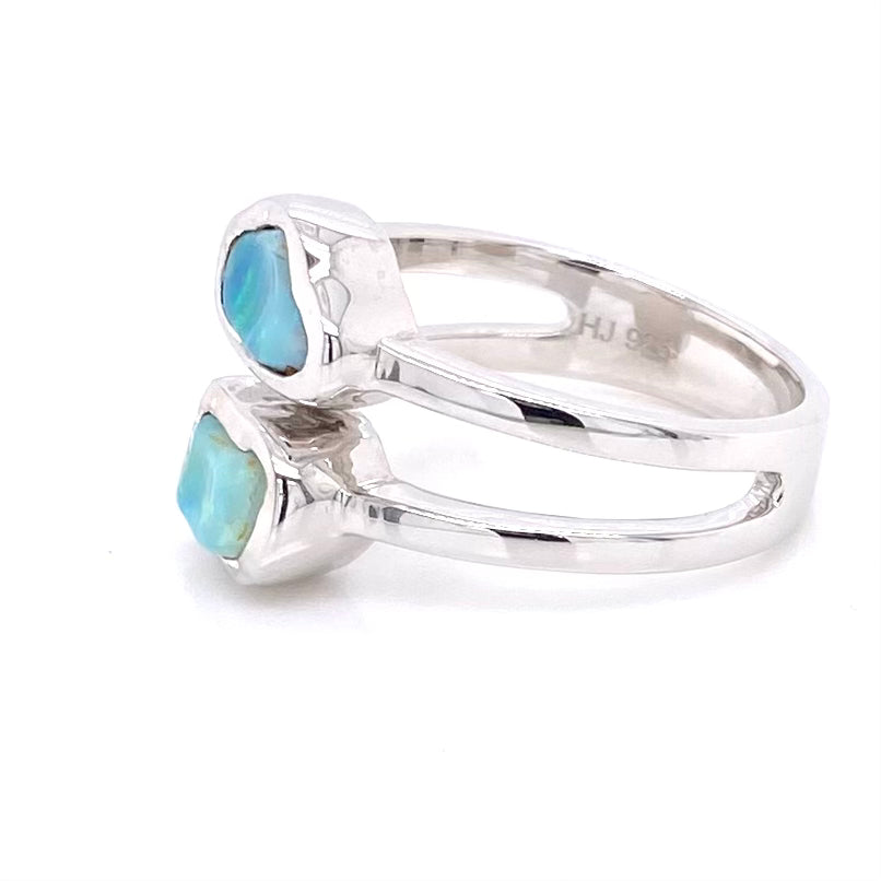 Dobbelt ring med ægte solide crystal opaler fra Australien. Ringen er i blankt sterling sølv.
