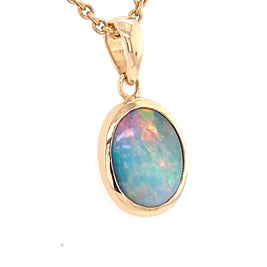 Vedhæng med en ægte solid crystal opal fra Australien indfattet i 14 karat guld. Opalen vejer 1,17 ct.