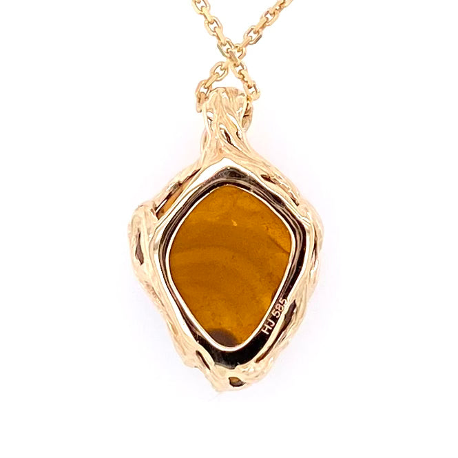 Vedhæng med en ægte solid boulder opal fra Australien indfattet i 14 karat rustikt guld. De krogede rustikke grene af 14 karat guld holder opalen på plads.