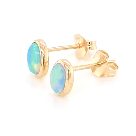 Ørestikker med ægte solide crystal opaler fra Australien indfattet i 14 karat guld.