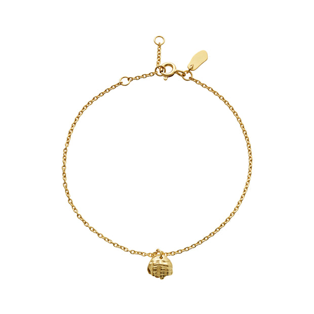 Perla armbånd fra Maanesten. Forgylt med lille vedhæng.