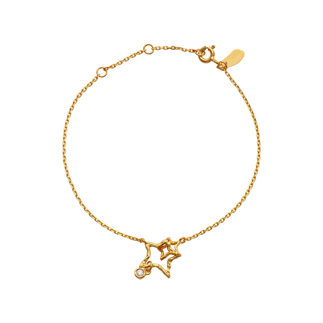De sammenhængende stjerner i Vilde-armbåndet forstærker deres iboende symbolik, og minder os om, at vi altid er forbundne til og har brug for andre i vores personlige, åndelige rejse.