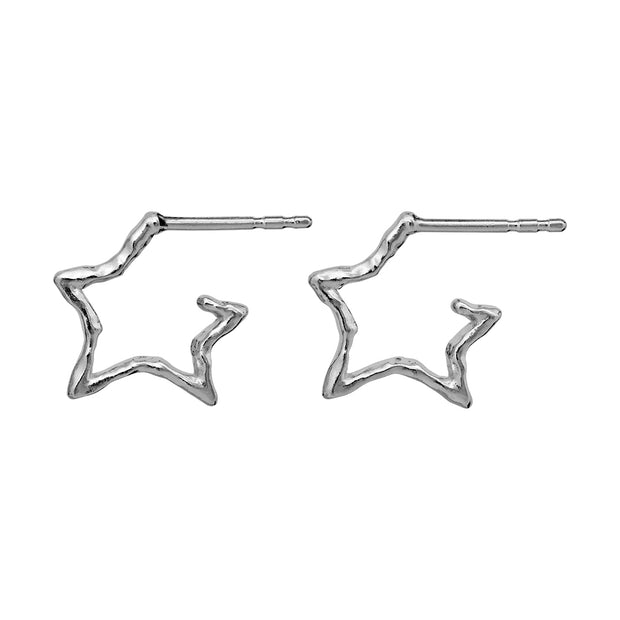 Den nye Zara hoop er en elegant gentænkning af den klassiske creol-ørering, der forener et moderne look med den tidløse stjerne, der symboliserer håb og retning.