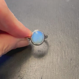 Ægte solid crystal opal fra Australien indfattet i sterling sølv.