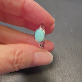 Ægte solid crystal opal fra Australien indfattet i sterling sølv.